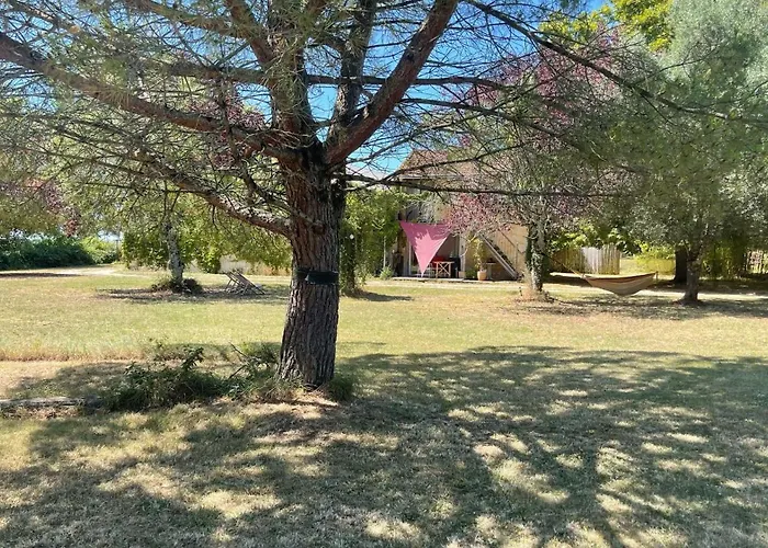 Alojamento de Acomodação e Pequeno-almoço Hameau Du Hour - D'hôtes Et 3*